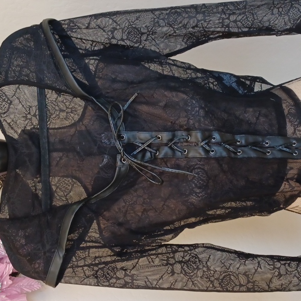 KILLSTAR XXL BLACK LACE MISS GUIDANCE TOP LONG-SLEEVED LACE UP FRONT BIG HOOD